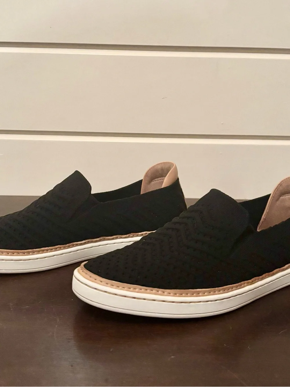 UGG womens size 8 Black + Tan Slip-On Loafer Sneakers